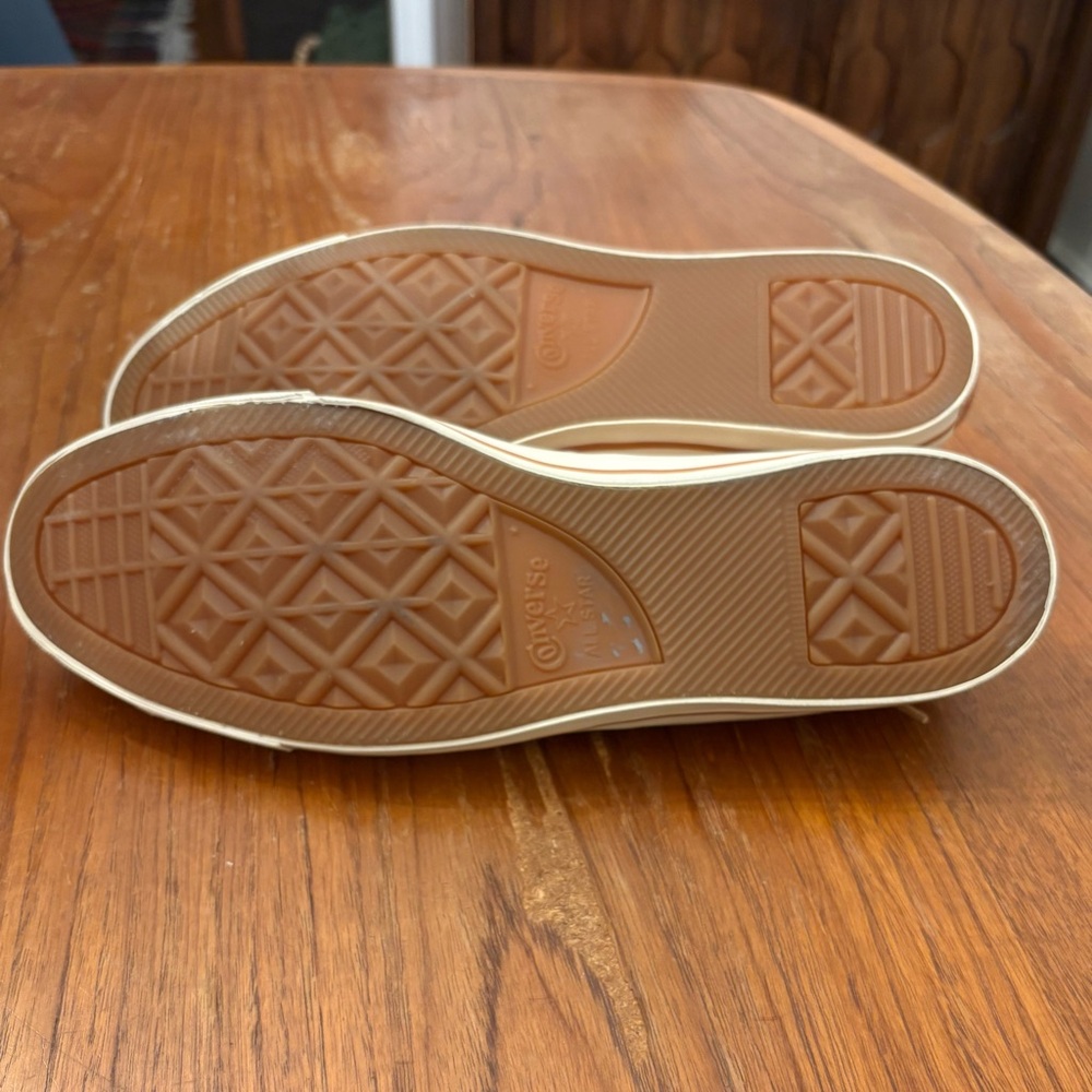 Brand new, never worn! Converse Chuck Taylor All Star
Low 'Sandy Shore'. Size 13 - Picture 6 of 6